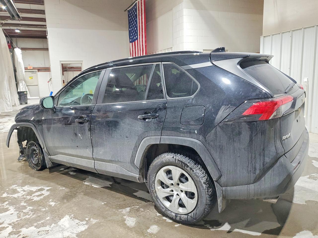 2019 TOYOTA RAV4 LE photo 4