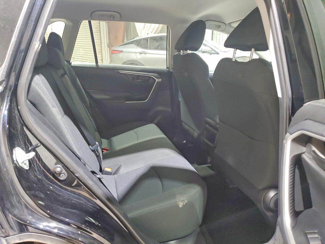 2019 TOYOTA RAV4 LE photo 31