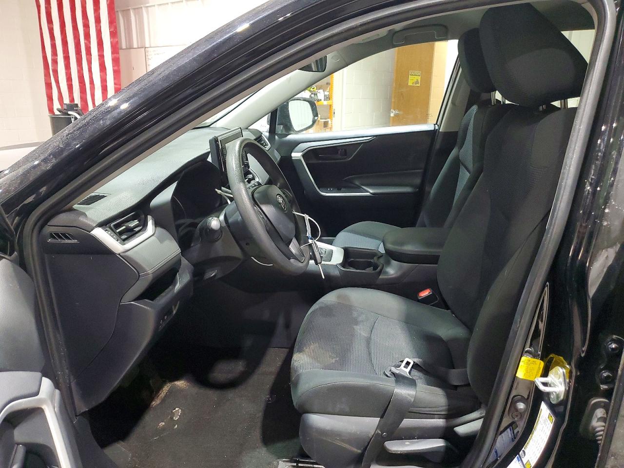 2019 TOYOTA RAV4 LE photo 19