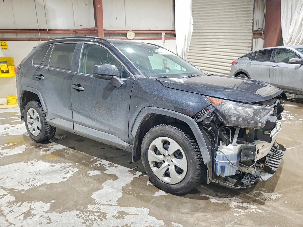 2019 TOYOTA RAV4 LE photo 10