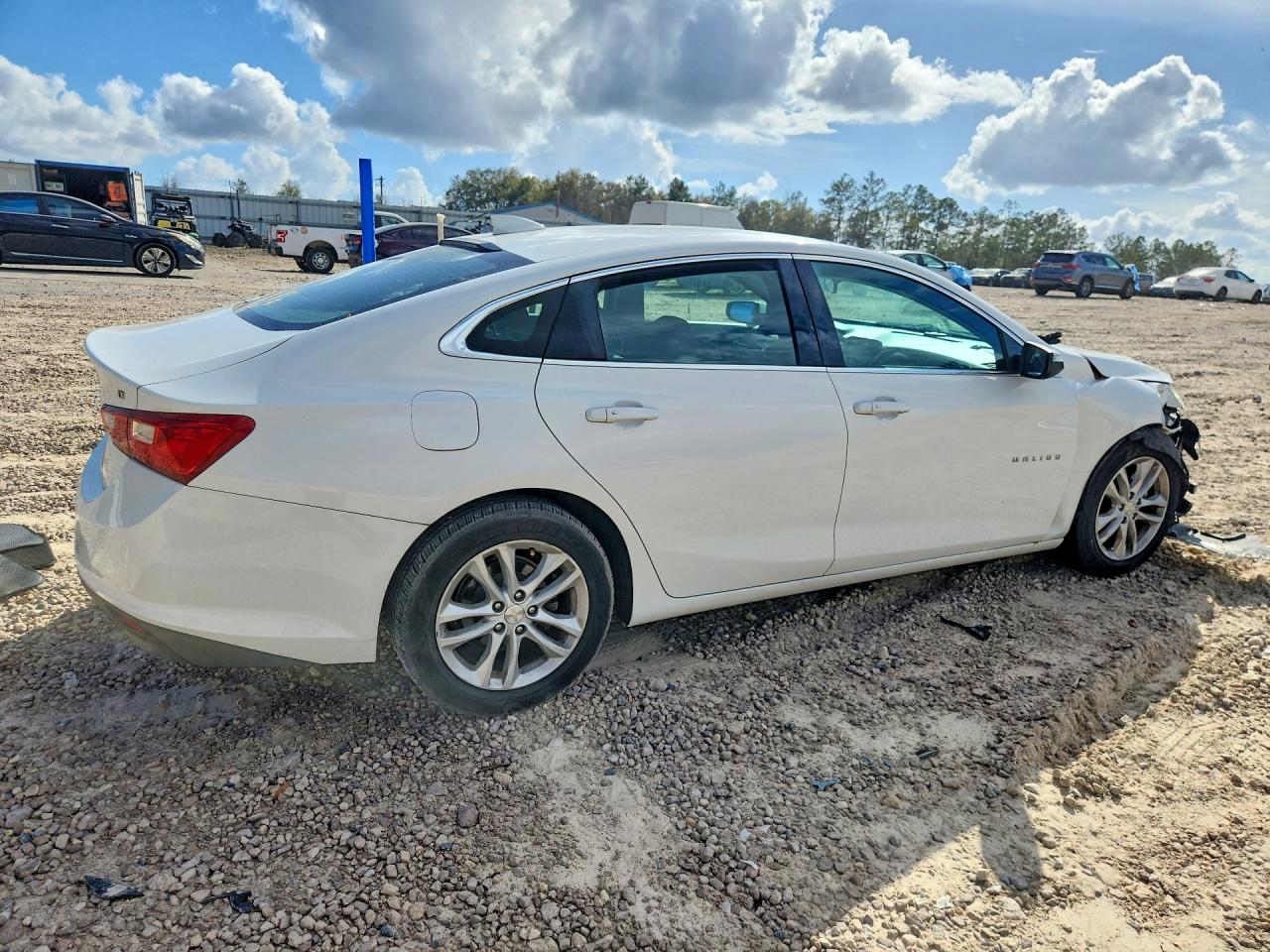 2017 CHEVROLET MALIBU LT photo 7