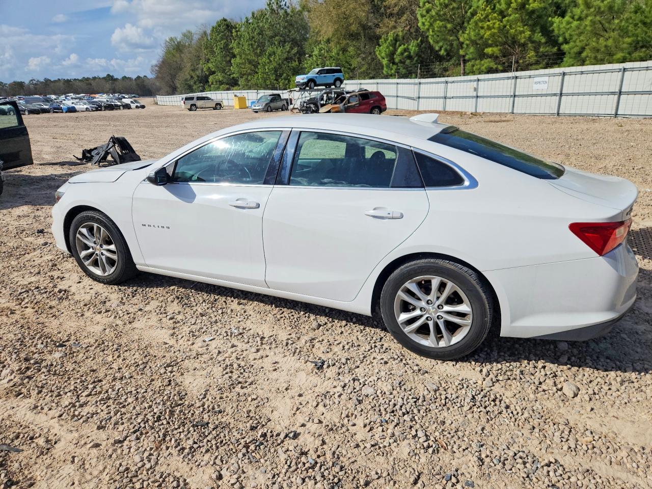 2017 CHEVROLET MALIBU LT photo 4