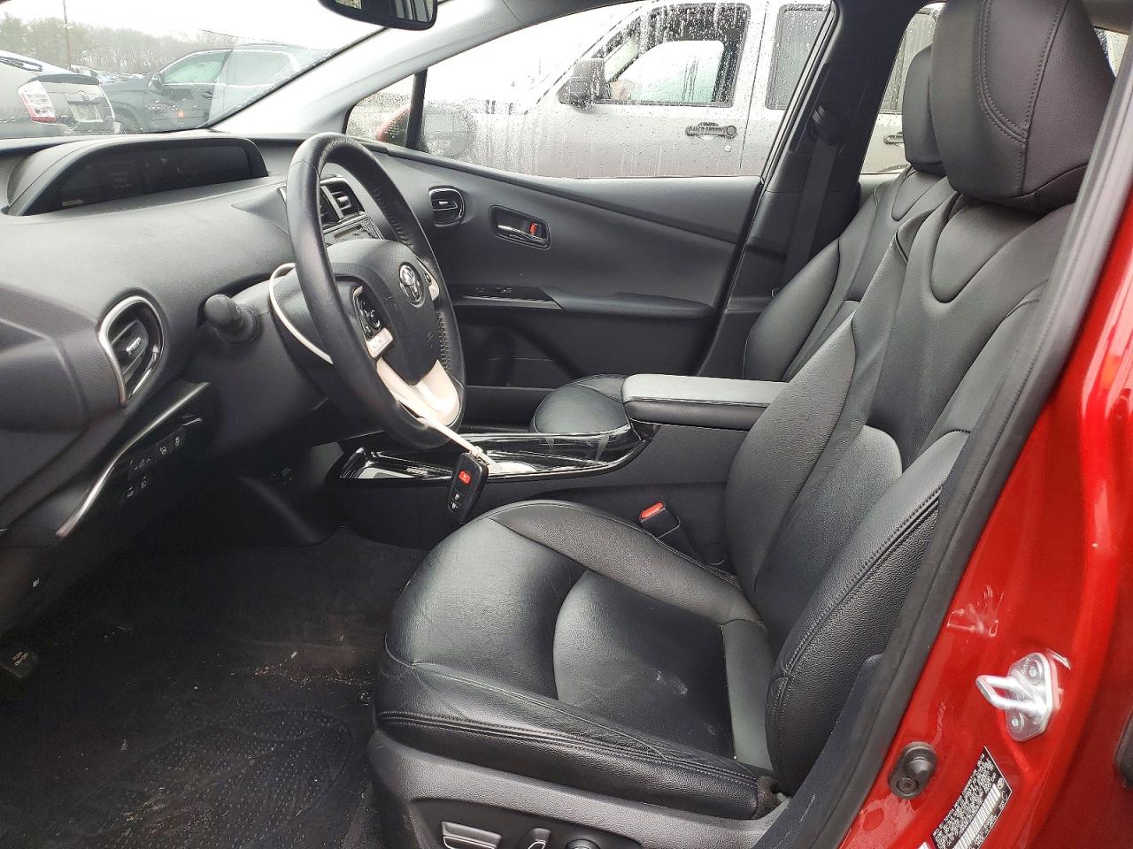 2017 TOYOTA PRIUS FOUR photo 7