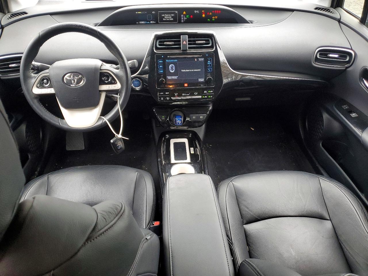 2017 TOYOTA PRIUS FOUR photo 8