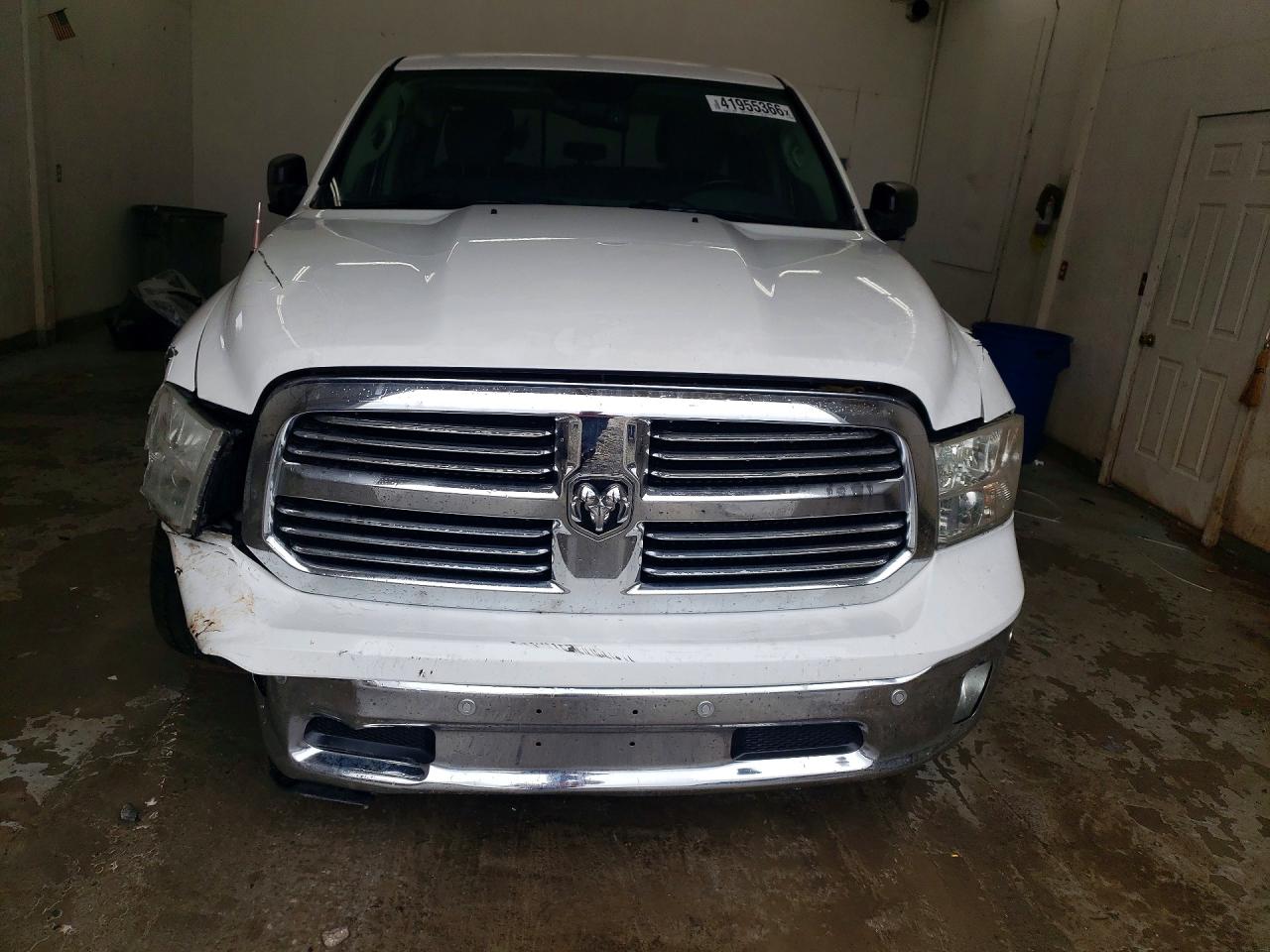2017 RAM 1500 SLT photo 5