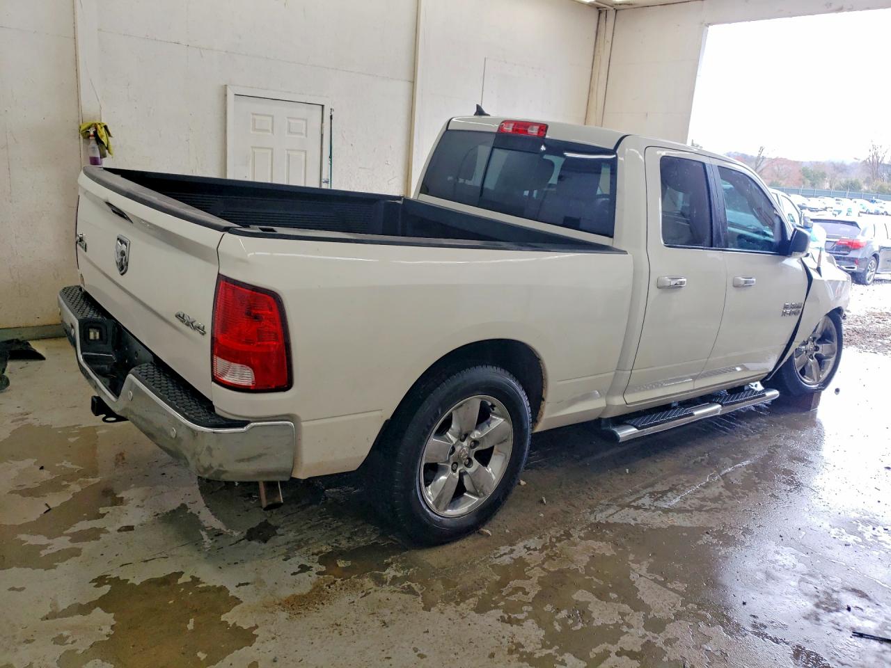 2017 RAM 1500 SLT photo 3