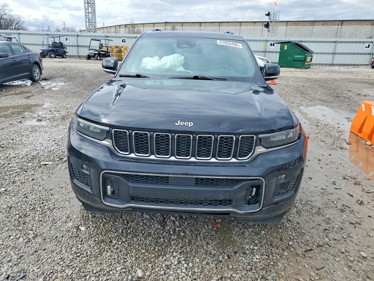 2023 JEEP GRAND CHEROKEE OVERLAND photo 9