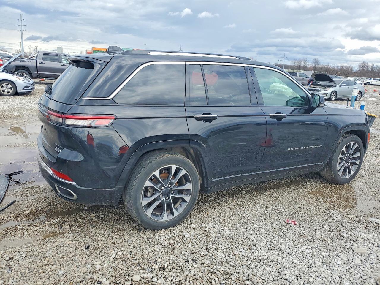 2023 JEEP GRAND CHEROKEE OVERLAND photo 5