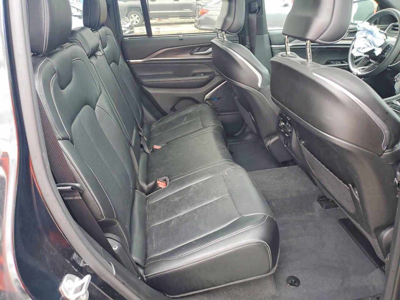 2023 JEEP GRAND CHEROKEE OVERLAND photo 21