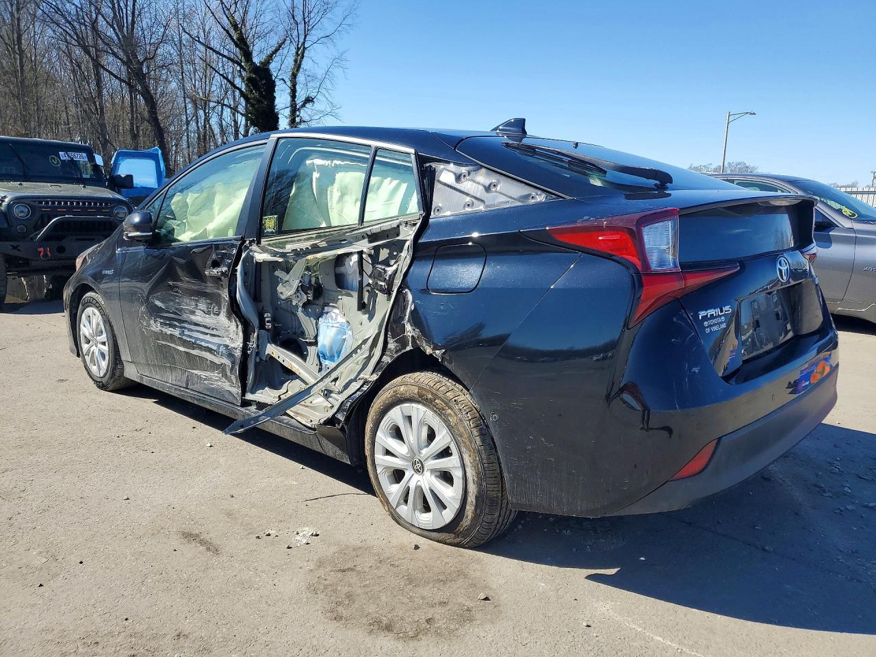 2019 TOYOTA PRIUS LE photo 2