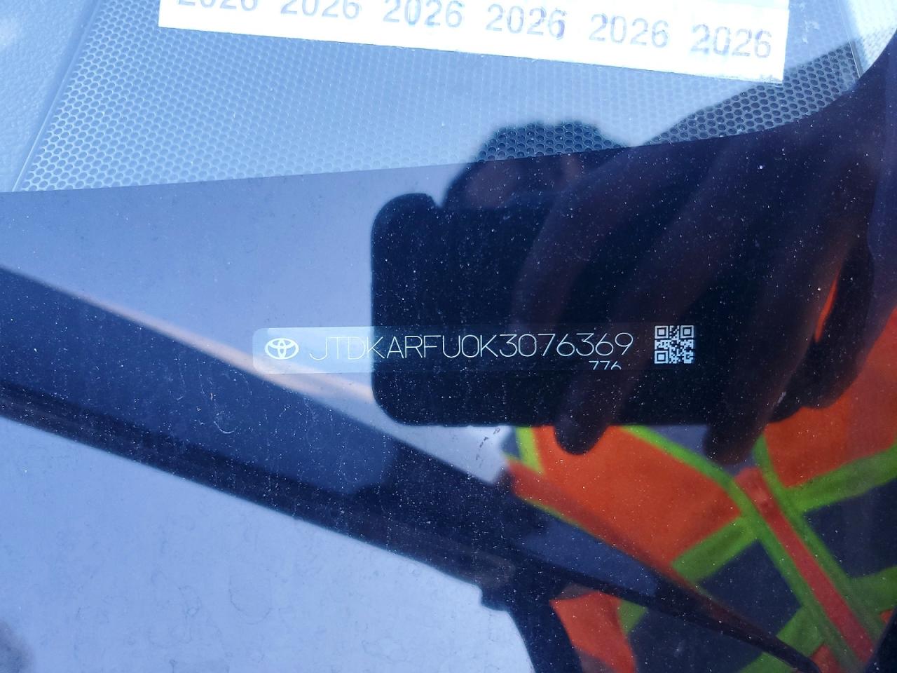 2019 TOYOTA PRIUS LE photo 12