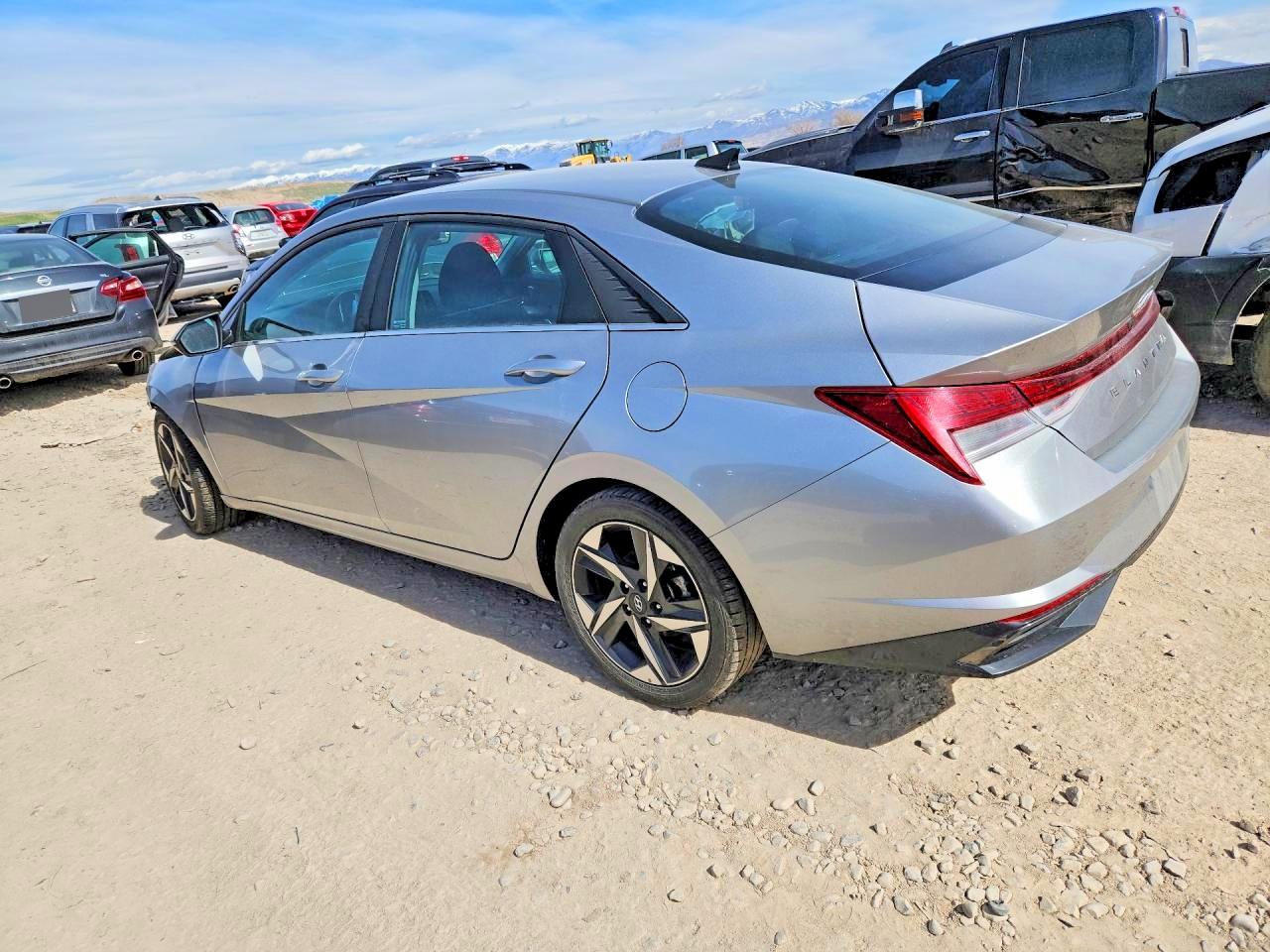 2022 HYUNDAI ELANTRA SEL photo 5