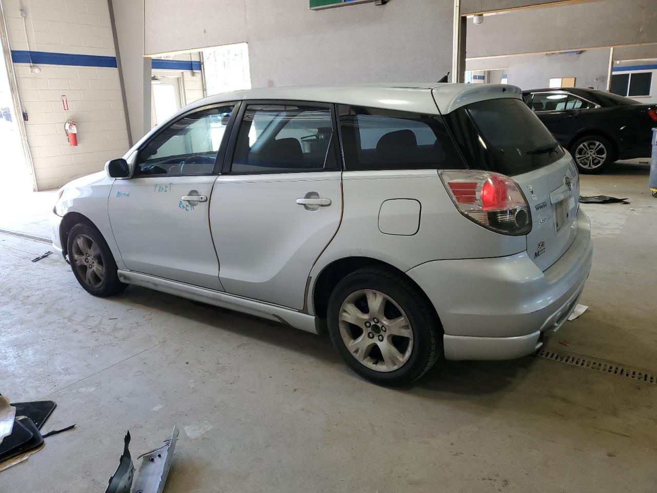 2005 TOYOTA COROLLA MATRIX XR photo 3