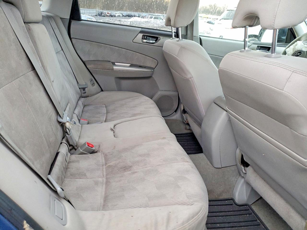 2010 SUBARU FORESTER photo 21