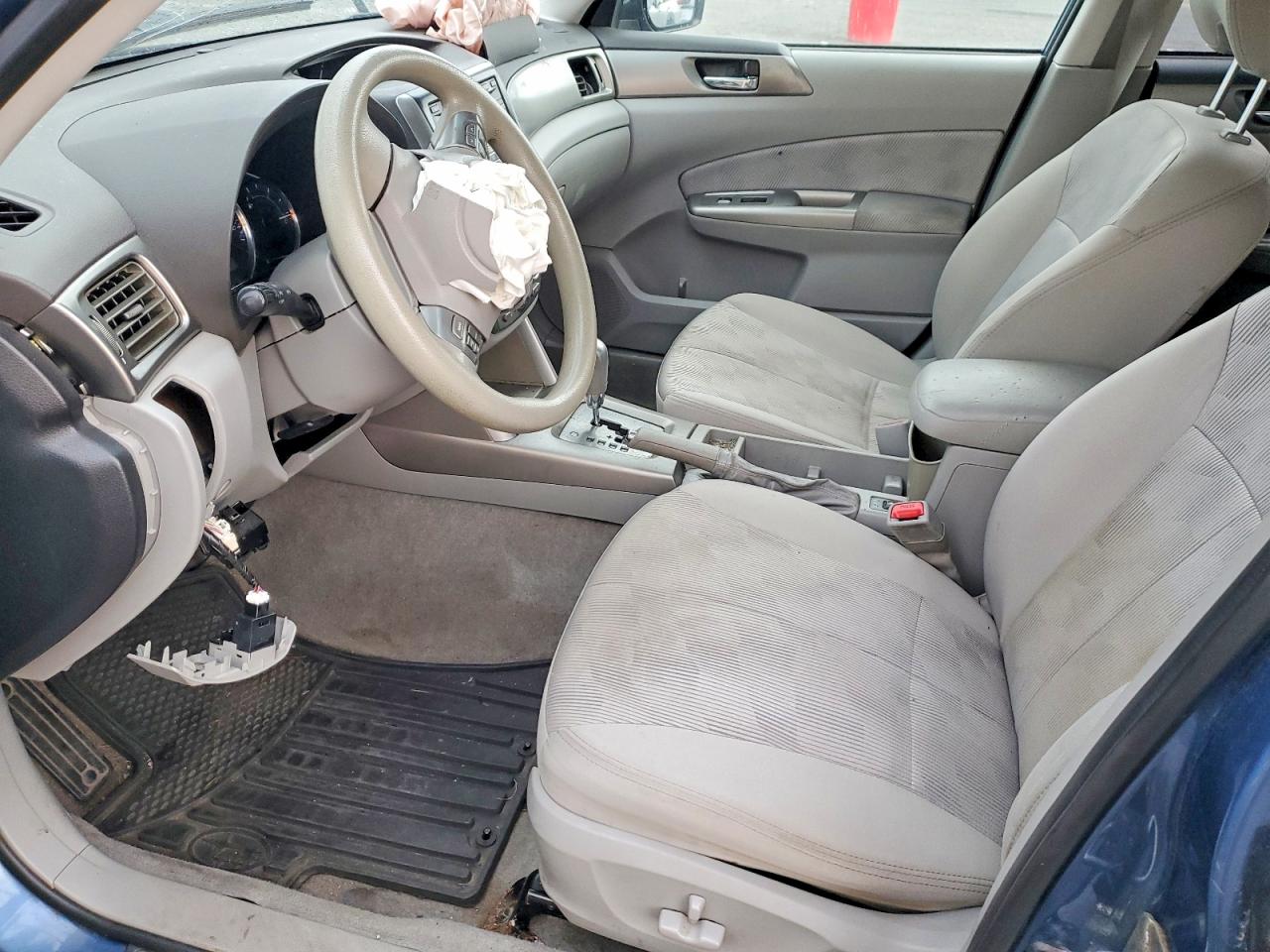 2010 SUBARU FORESTER photo 13