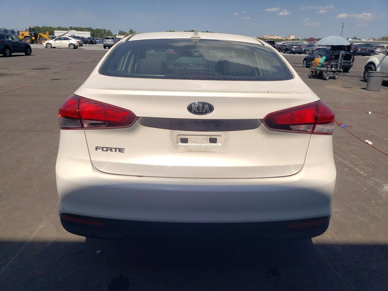 2017 KIA FORTE LX photo 11