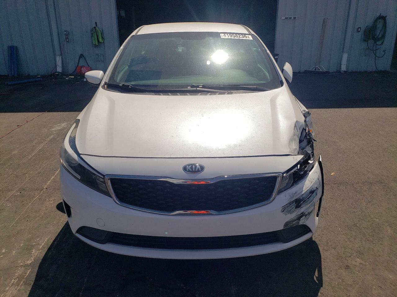 2017 KIA FORTE LX photo 9