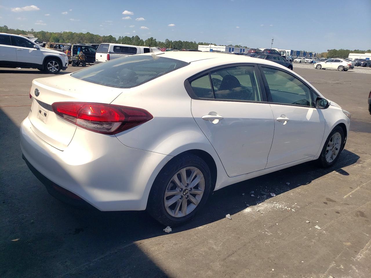 2017 KIA FORTE LX photo 5