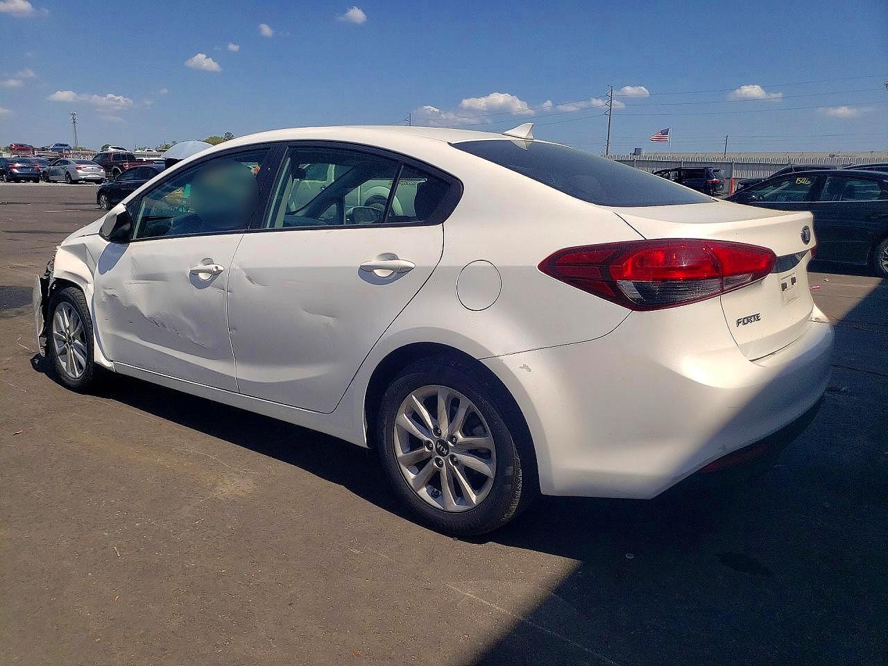 2017 KIA FORTE LX photo 3