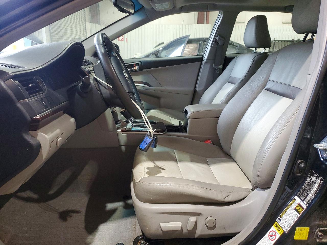 2012 TOYOTA CAMRY XLE photo 7