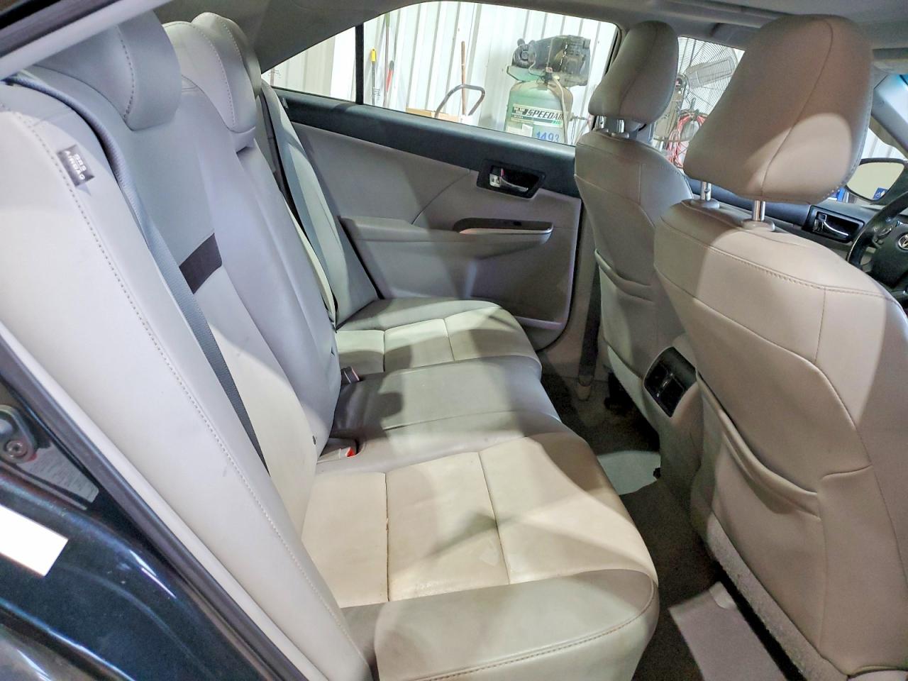 2012 TOYOTA CAMRY XLE photo 10