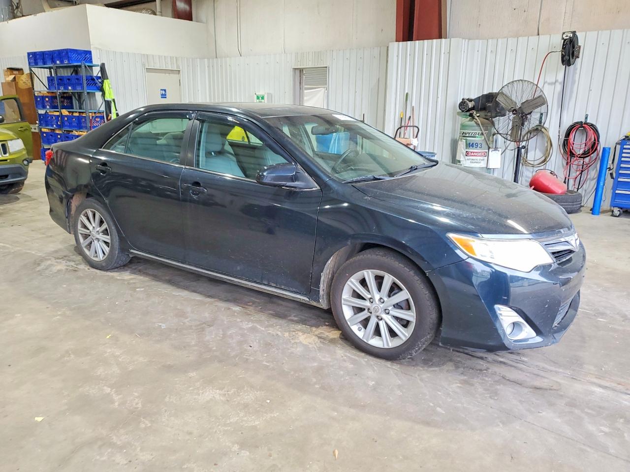 2012 TOYOTA CAMRY XLE photo 4