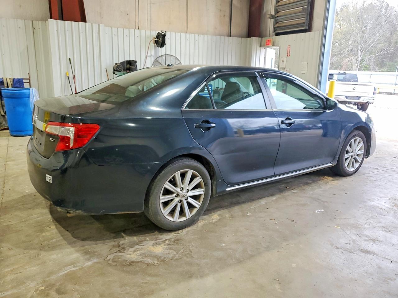 2012 TOYOTA CAMRY XLE photo 3