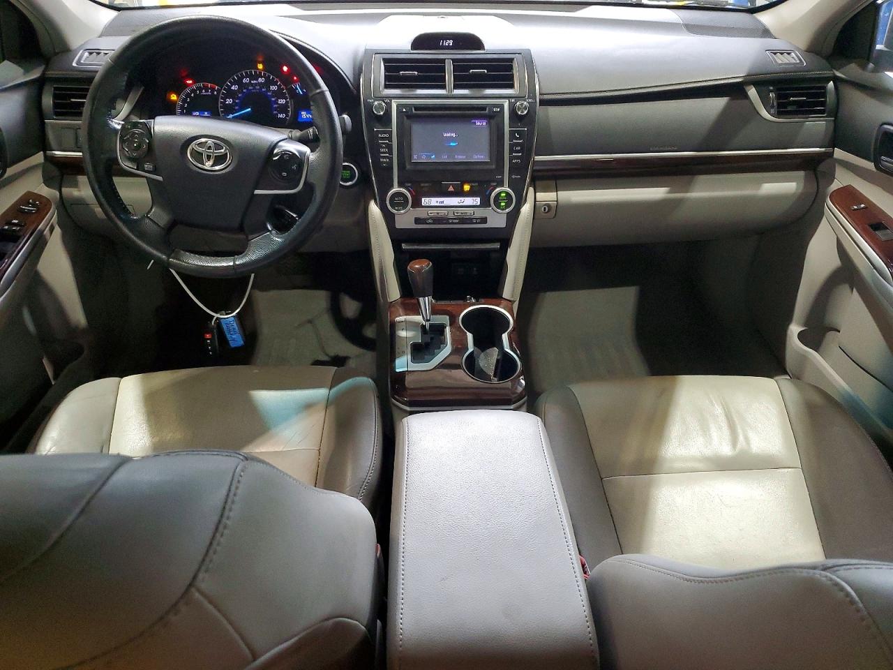 2012 TOYOTA CAMRY XLE photo 8