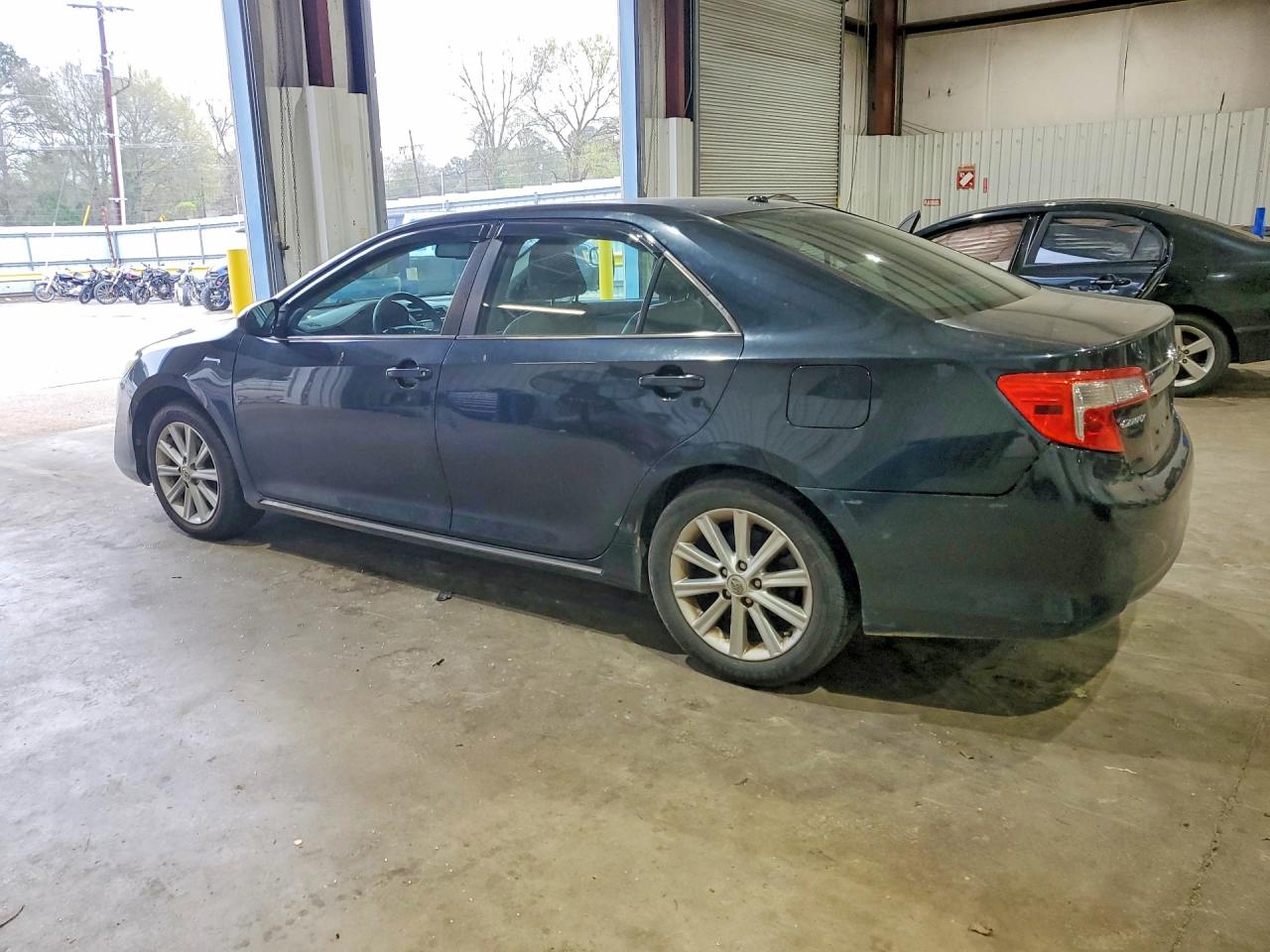 2012 TOYOTA CAMRY XLE photo 2