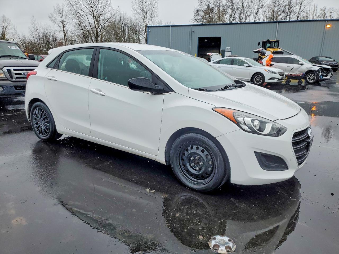 2017 HYUNDAI ELANTRA GT BASE photo 4