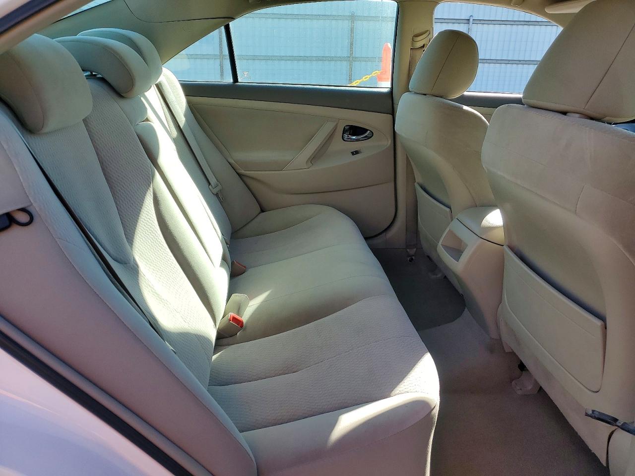 2011 TOYOTA CAMRY LE photo 19