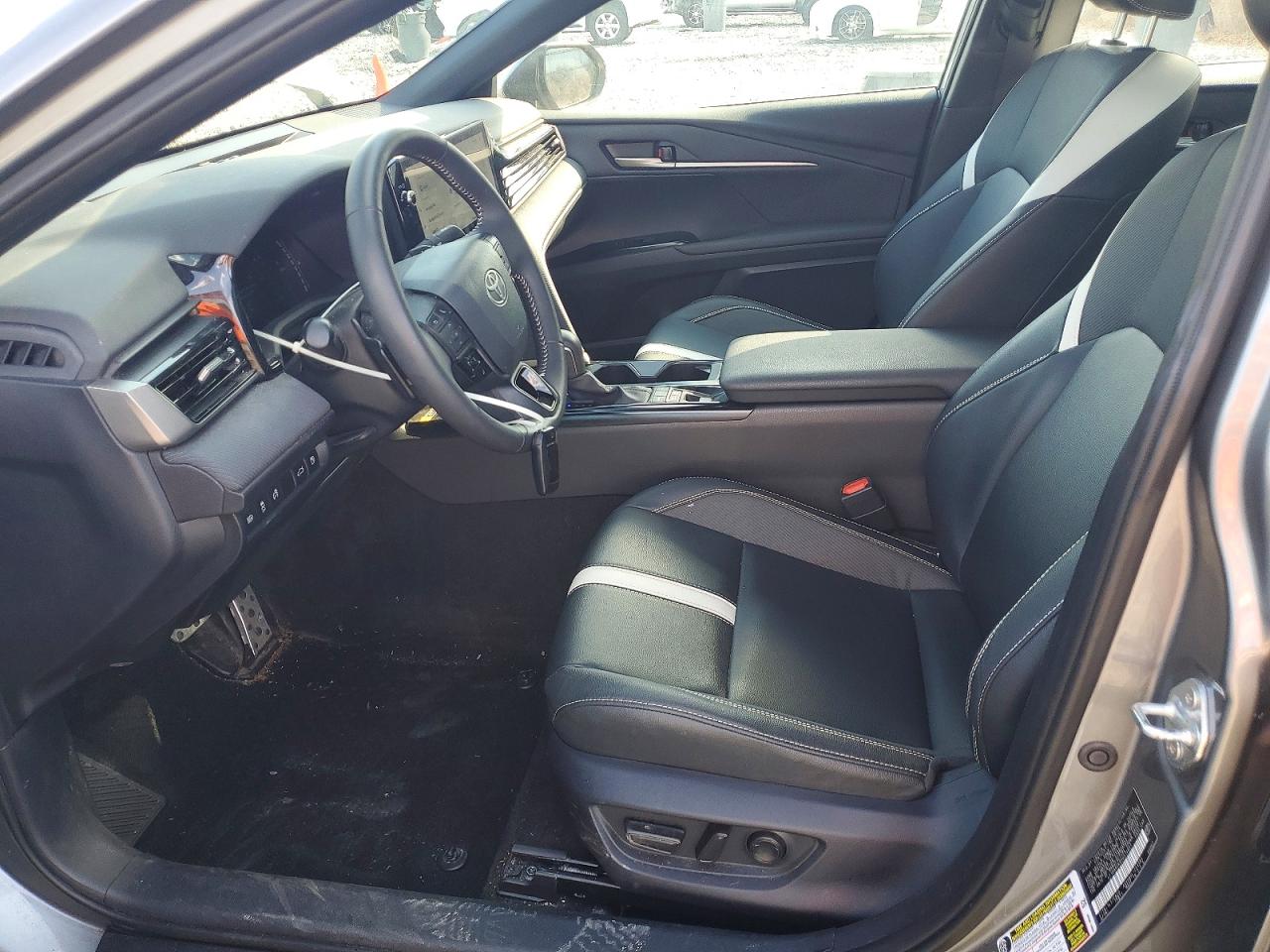 2025 TOYOTA CAMRY SE photo 7
