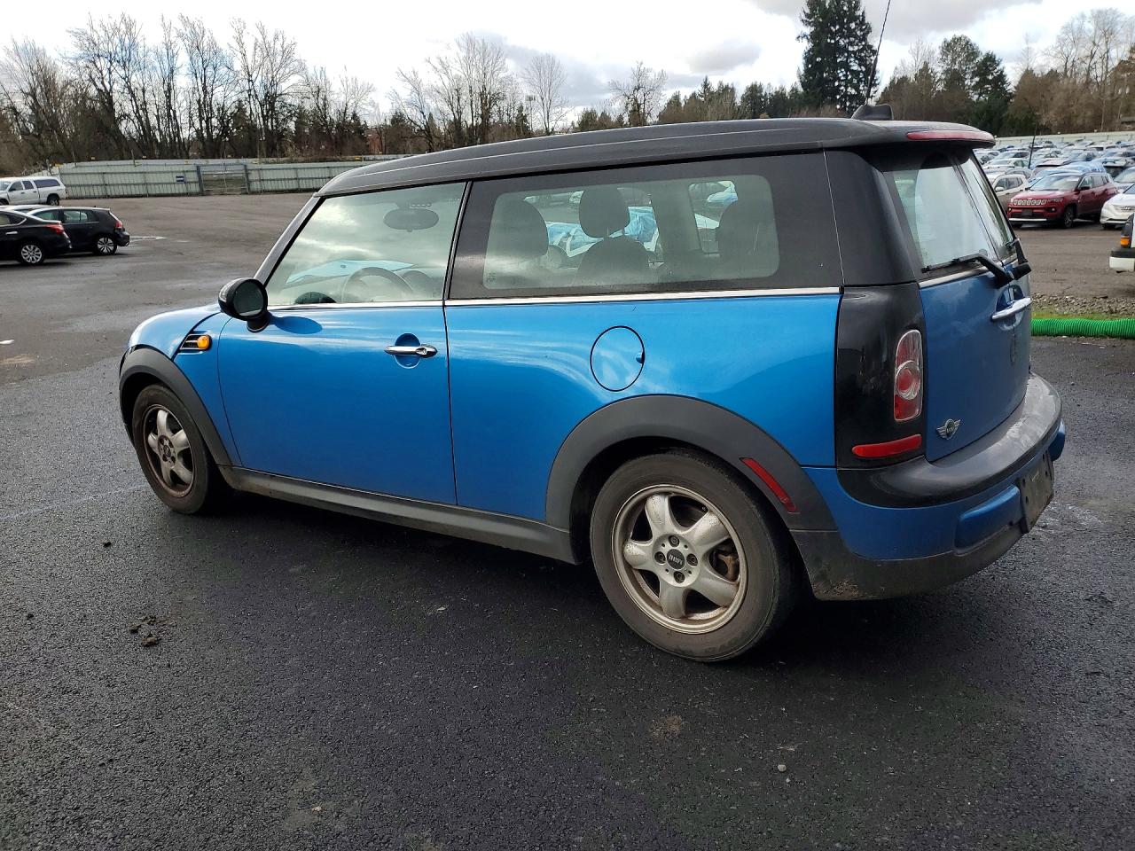 2011 MINI COOPER CLUBMAN photo 2