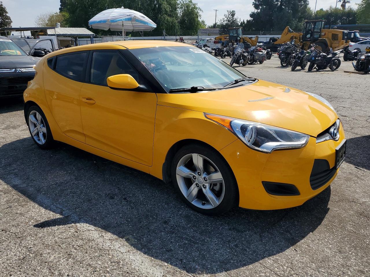 2015 HYUNDAI VELOSTER BASE photo 4