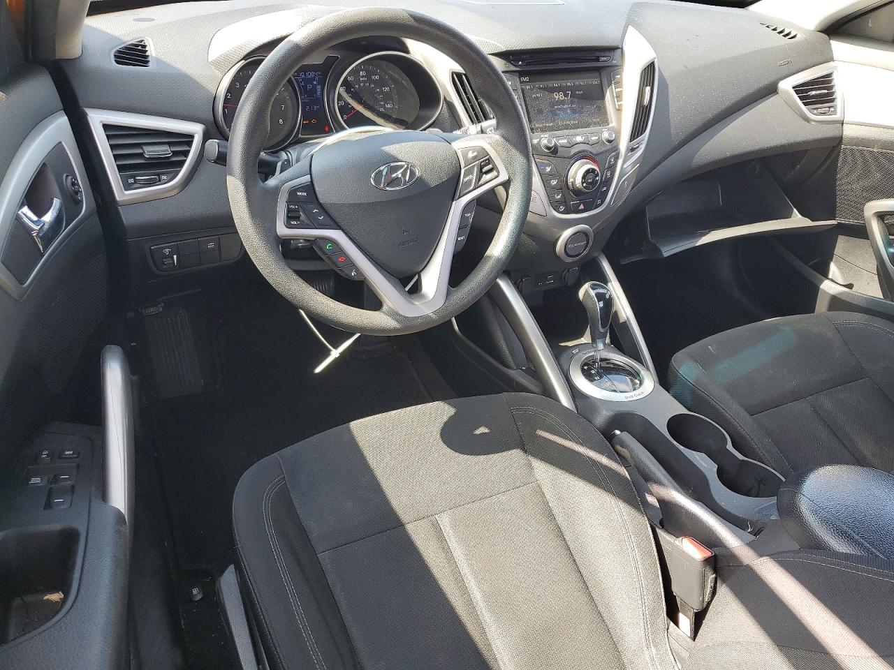 2015 HYUNDAI VELOSTER BASE photo 8