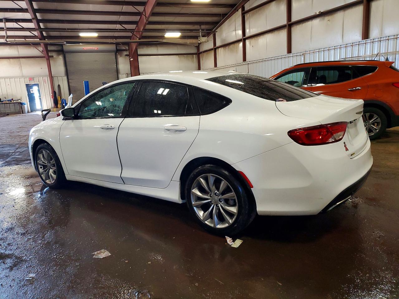 2015 CHRYSLER 200 S photo 2