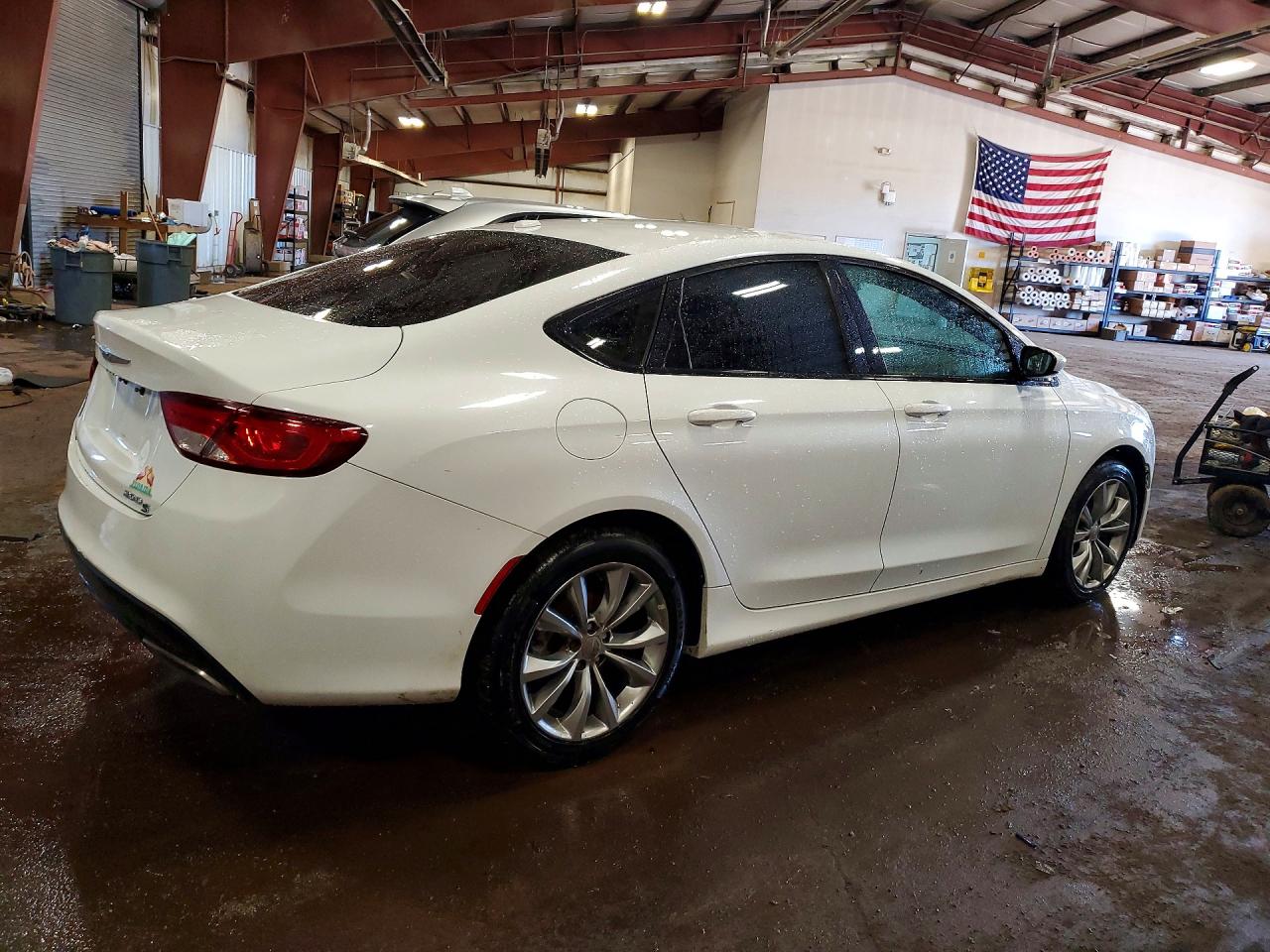 2015 CHRYSLER 200 S photo 3