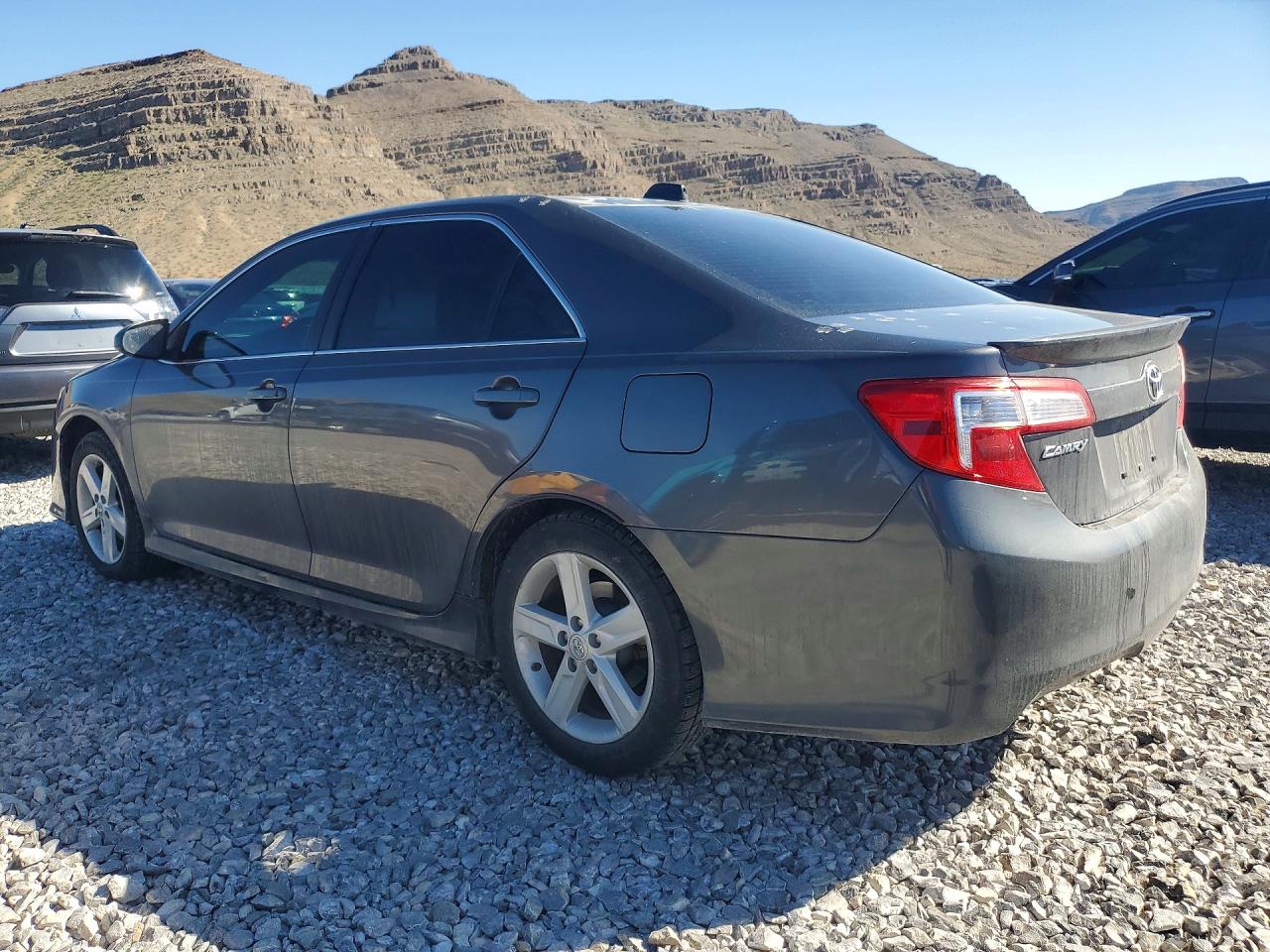 2012 TOYOTA CAMRY SE photo 3