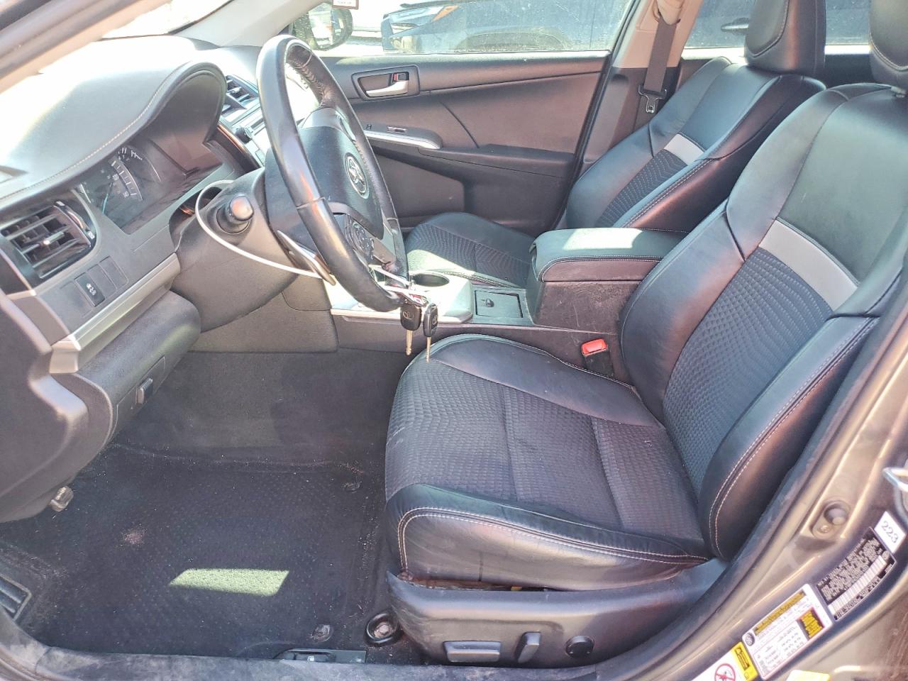 2012 TOYOTA CAMRY SE photo 13