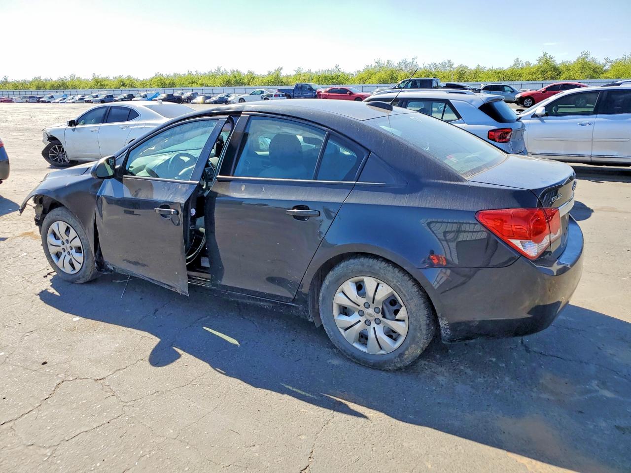 2015 CHEVROLET CRUZE LS photo 2