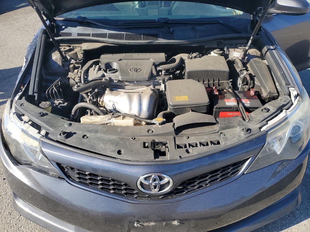2014 TOYOTA CAMRY SE photo 21