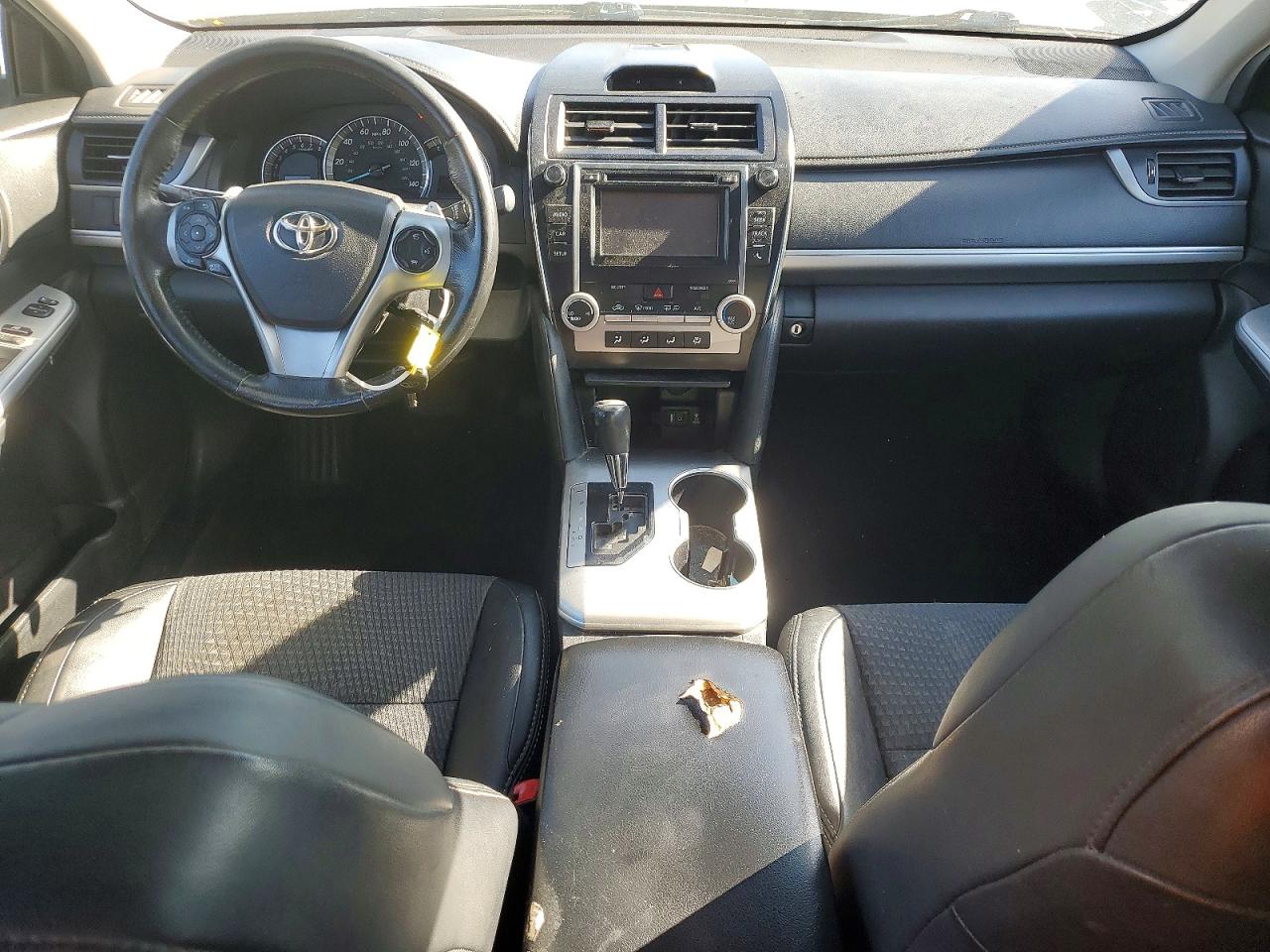 2014 TOYOTA CAMRY SE photo 15