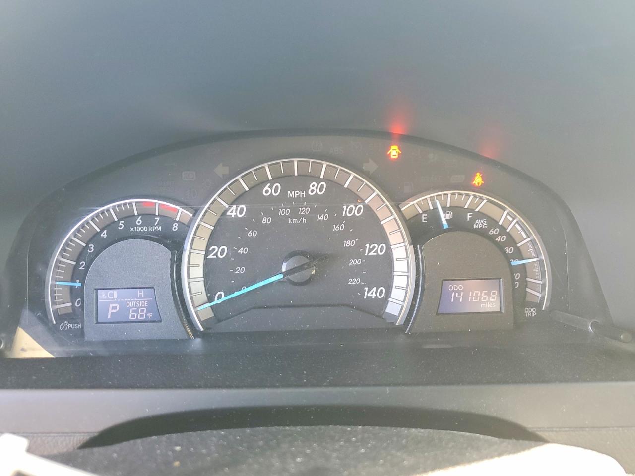 2014 TOYOTA CAMRY SE photo 17