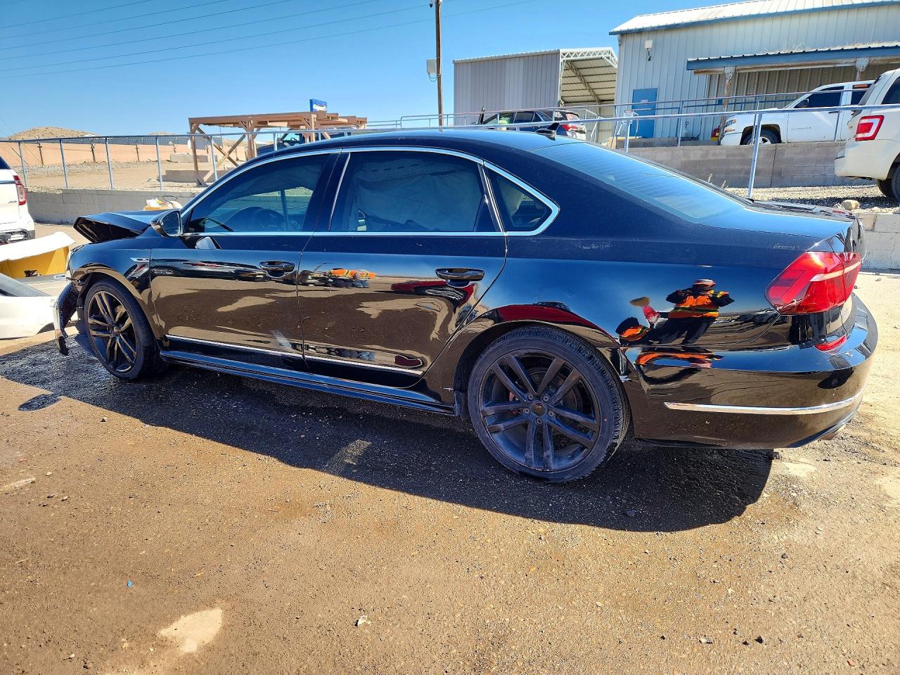 2017 VOLKSWAGEN PASSAT R-LINE photo 4