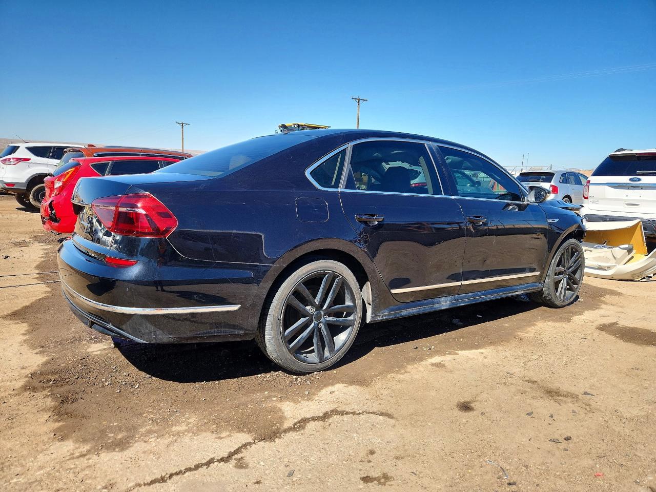 2017 VOLKSWAGEN PASSAT R-LINE photo 7