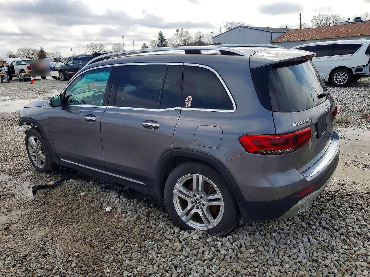 2021 MERCEDES-BENZ GLB 250 4MATIC photo 4