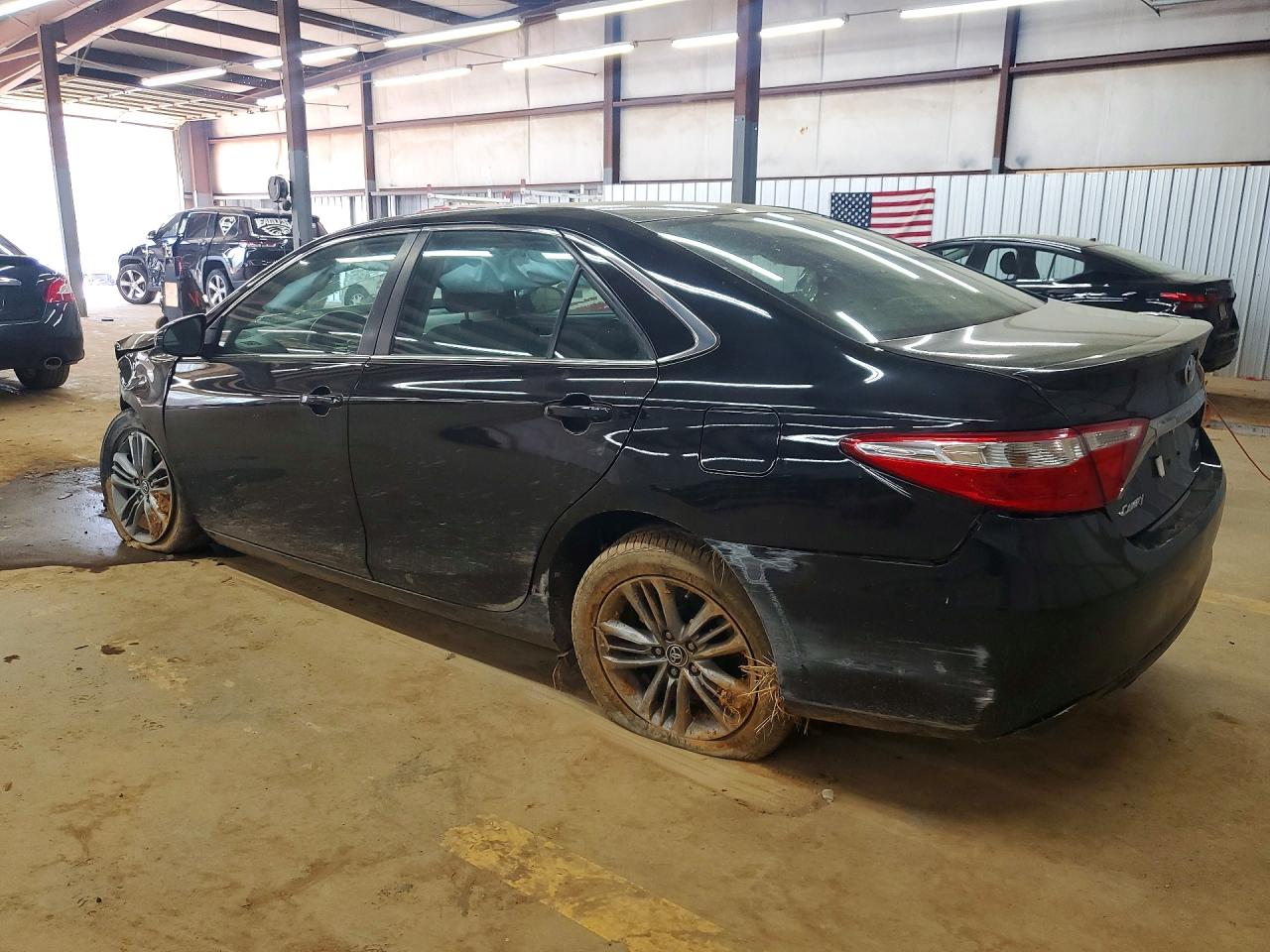 2015 TOYOTA CAMRY SE photo 2