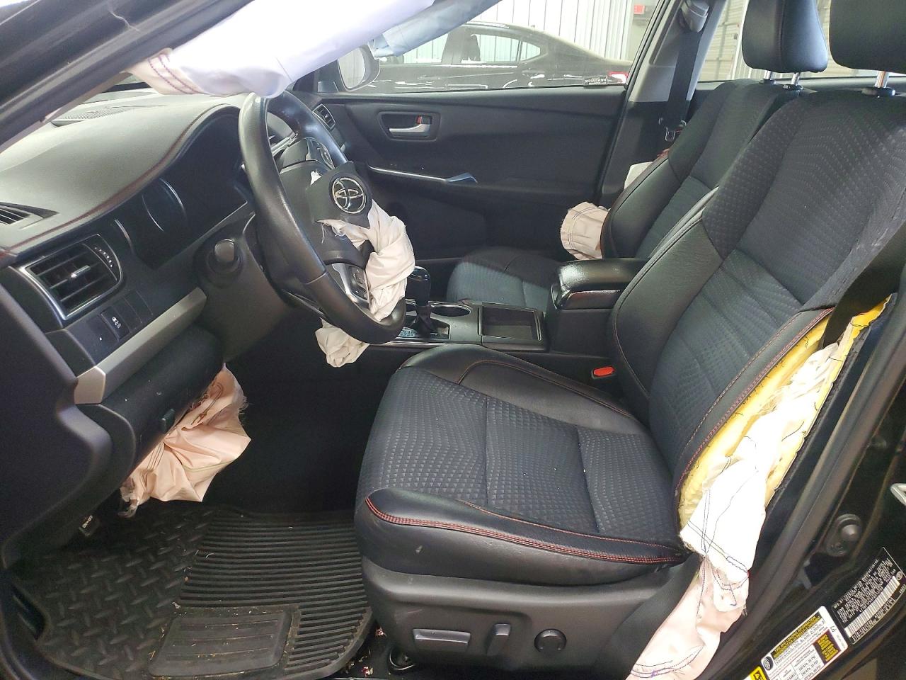 2015 TOYOTA CAMRY SE photo 7