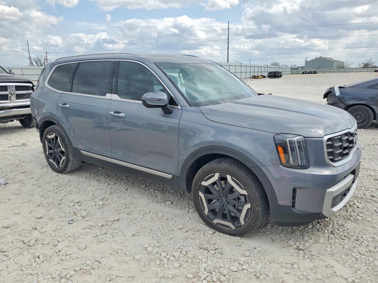 2025 KIA TELLURIDE S photo 4
