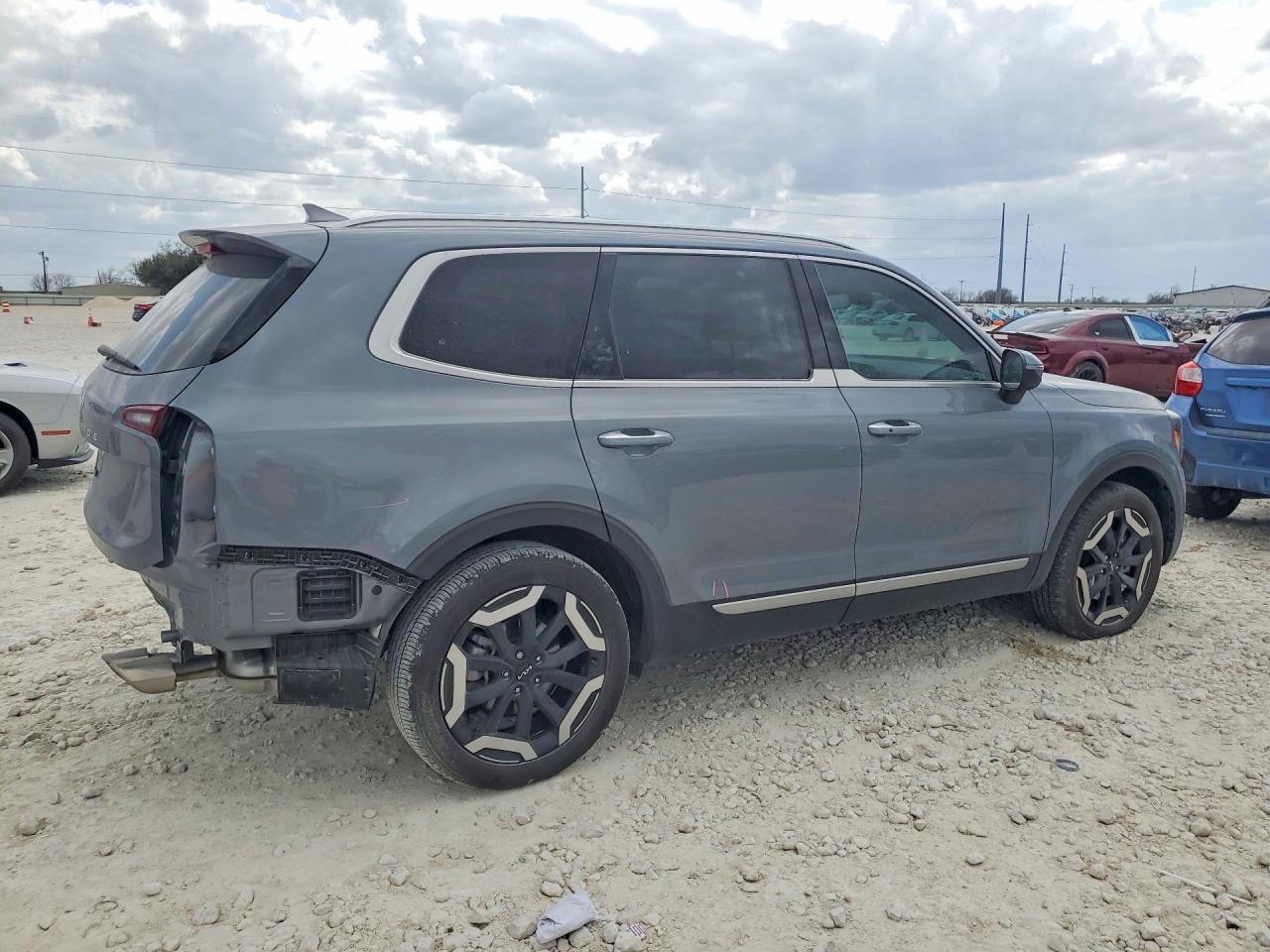 2025 KIA TELLURIDE S photo 3